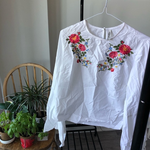 Stradivarius shirt with flared sleeves - Picture 2 of 4